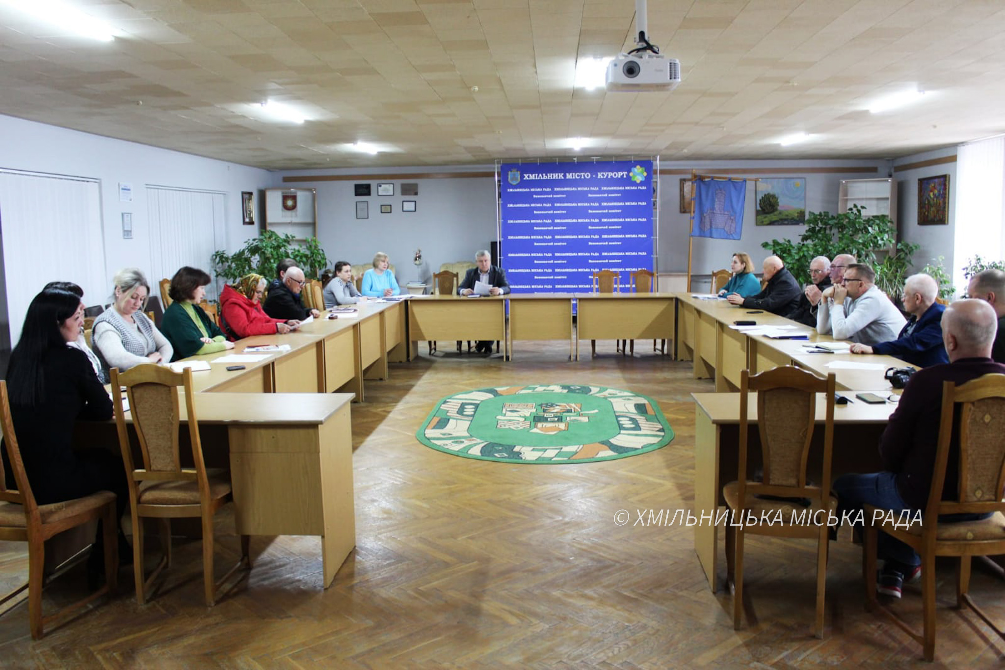 На засіданні «круглого столу» обговорили практику делегування повноважень Хмільницької міської ради органам самоорганізації населення на території міста Хмільник.